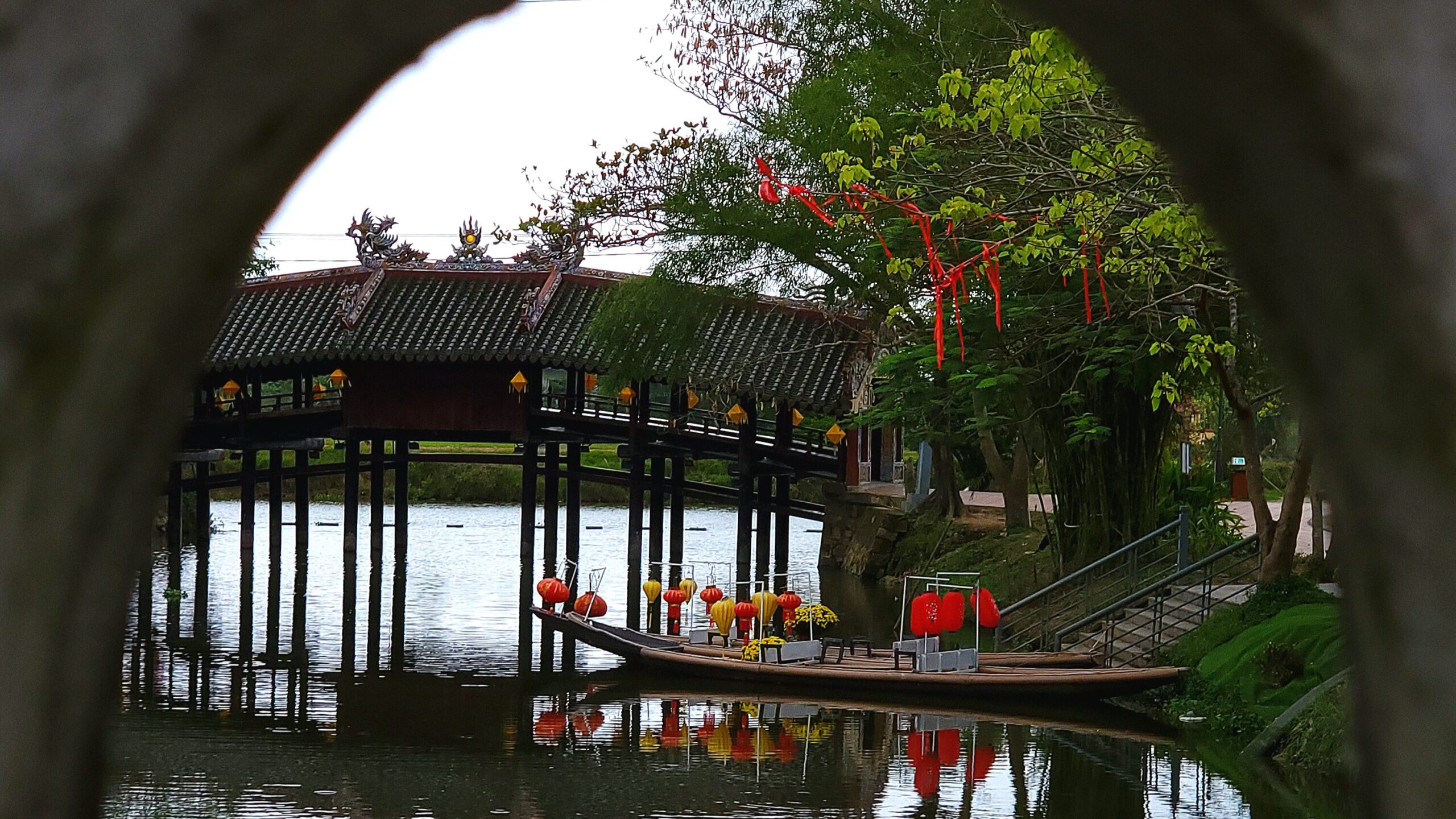 Bridge in hue