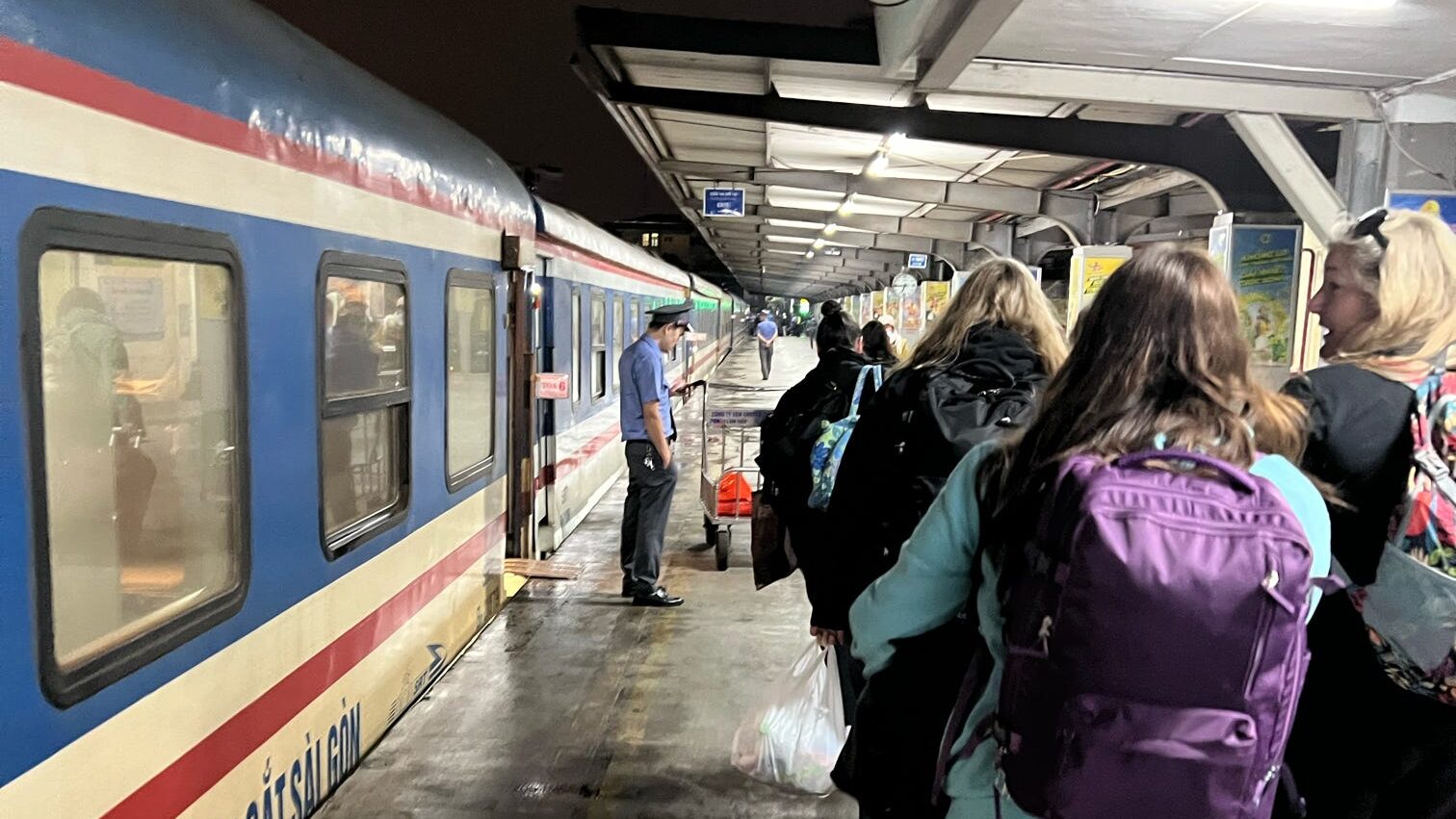 overnight train from hanoi to Hue vietnam