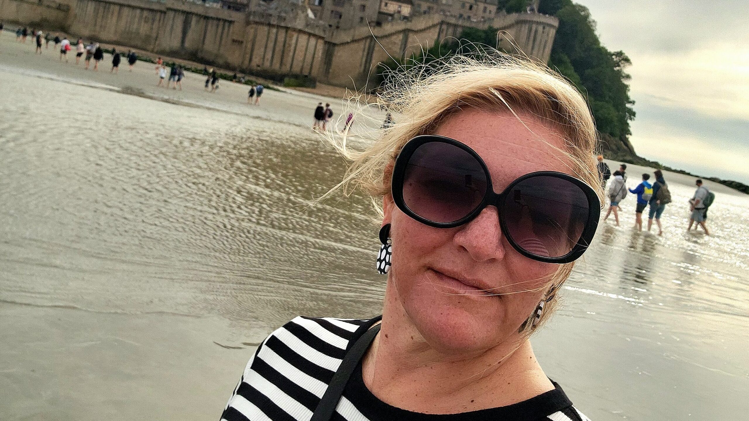 bay walk mont saint michel